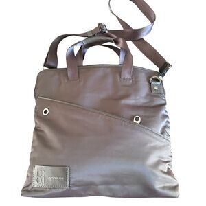 ro COMMUTER MESSENGER  UNISEX TRAVEL BAG BROWN VINYL WITH PEWTER HARDWARE